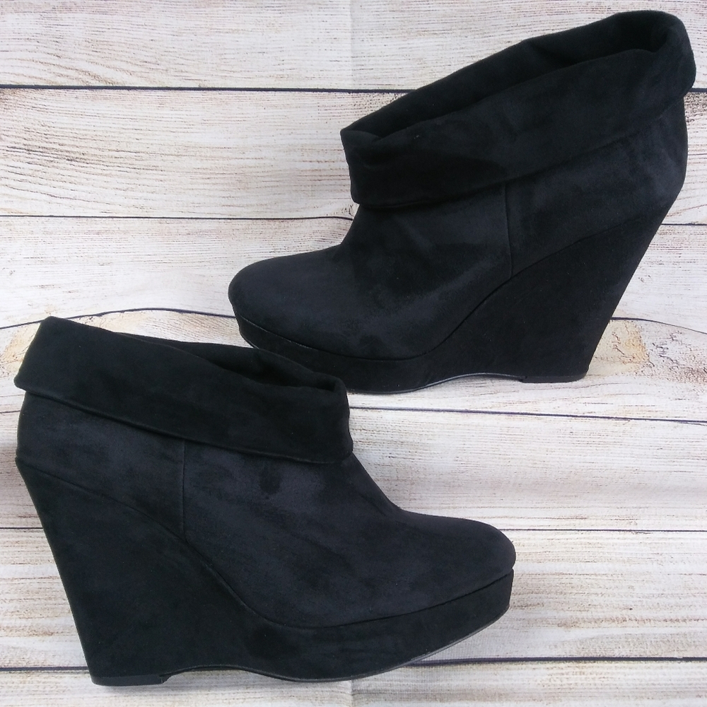 Kelsi Dagger | Wilma Black Vegan Suede Wedge | 10M